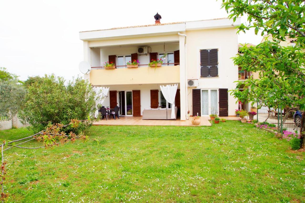 Apartment Suzi Valdebek بولا المظهر الخارجي الصورة